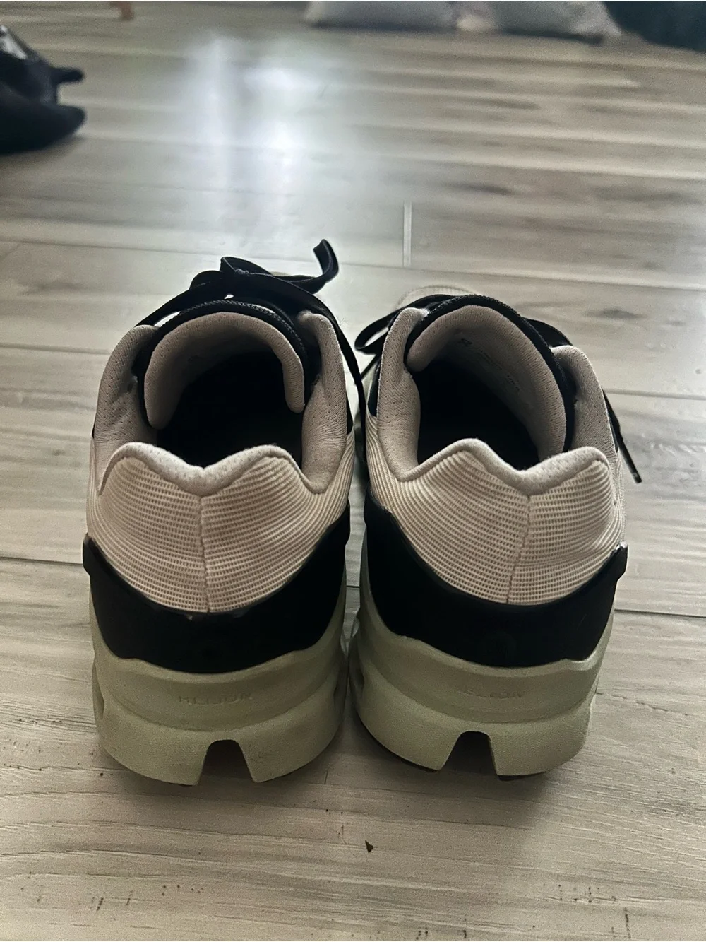 On Cloudmonster Running Shoes White/Black Women’s Size 7.5